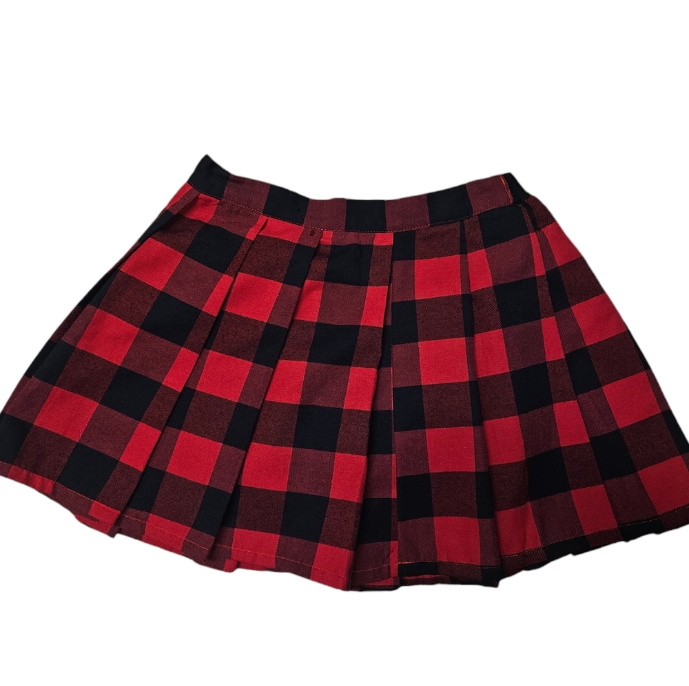 Medium plaid pleated skirt